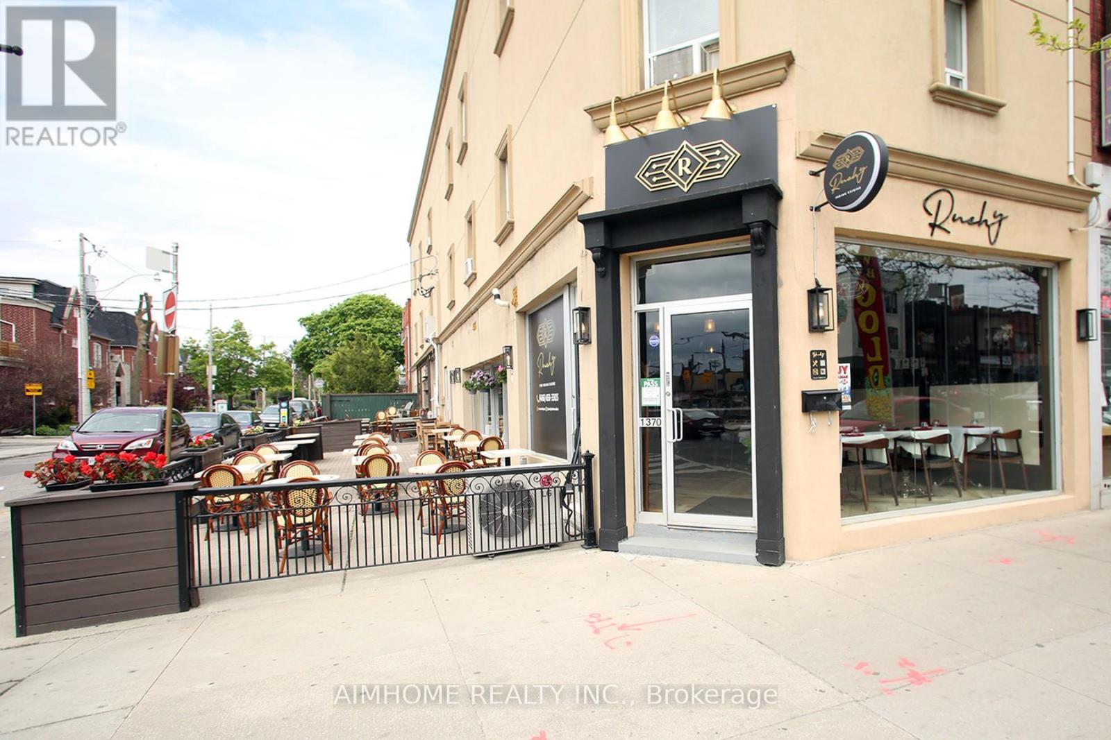 1370 St Clair Avenue W, Toronto, Ontario  M6E 1C4 - Photo 12 - W13070276