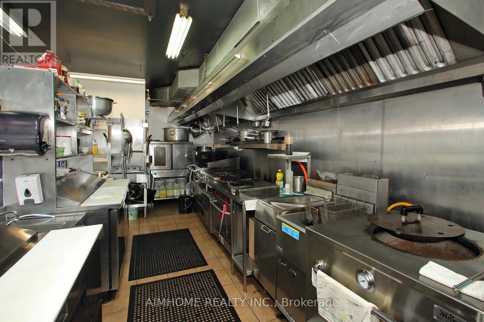 1370 St Clair Avenue W, Toronto, Ontario  M6E 1C4 - Photo 19 - W13070276