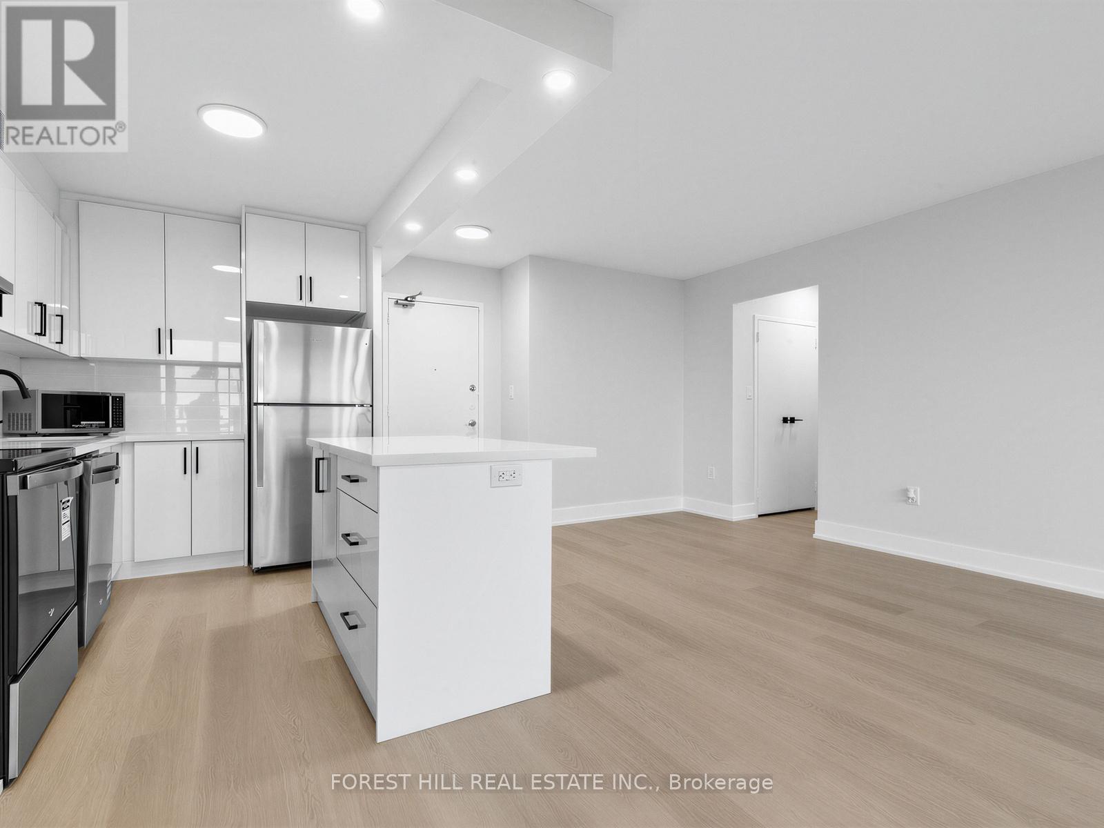 1921 - 140 Elm Ridge Drive, Toronto, Ontario  M6B 1B1 - Photo 2 - W13070318