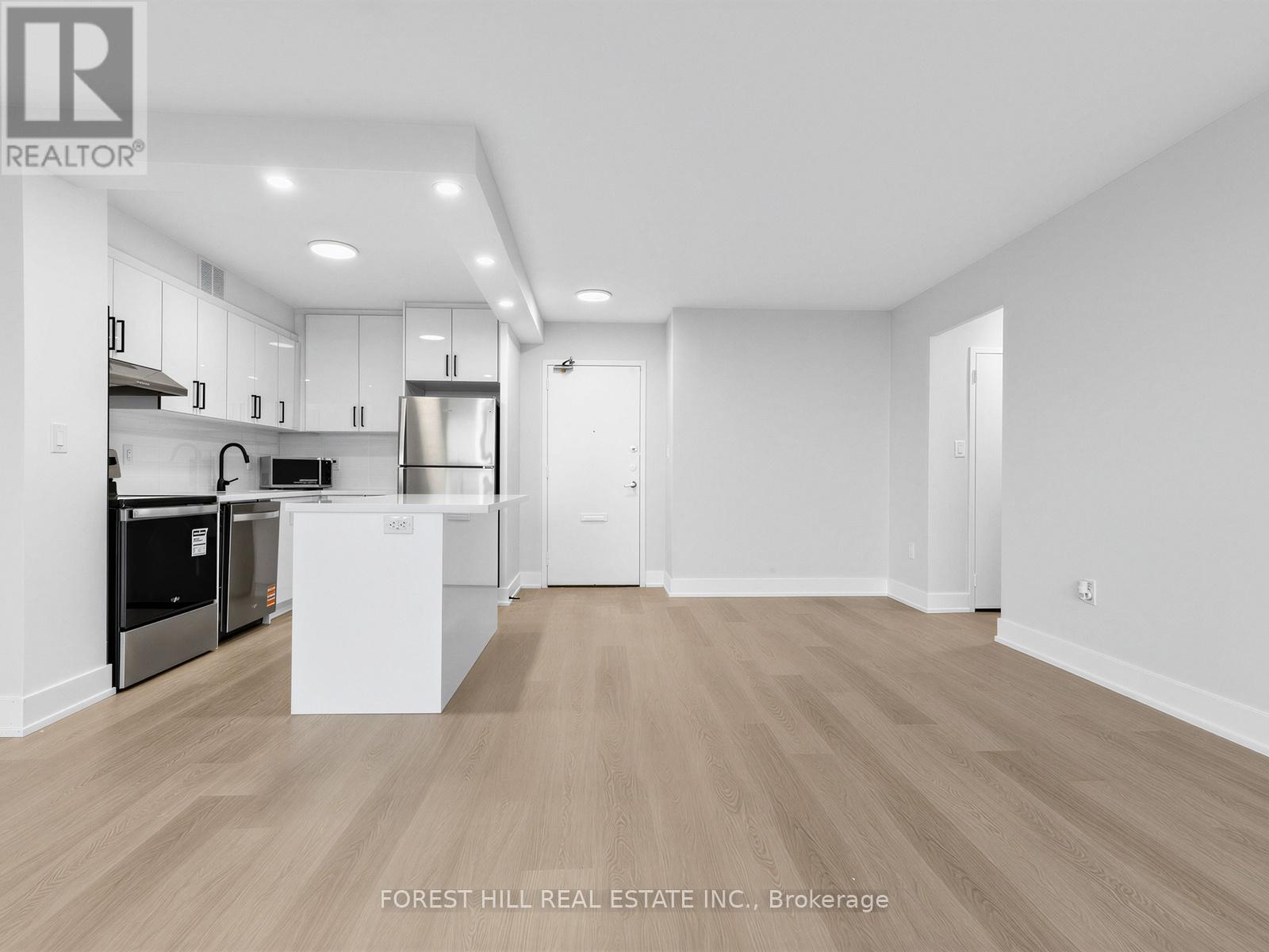 1921 - 140 Elm Ridge Drive, Toronto, Ontario  M6B 1B1 - Photo 3 - W13070318