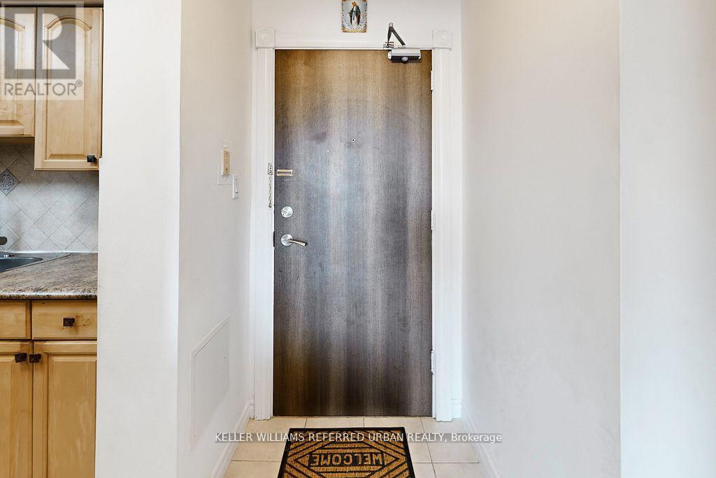 202 - 2556 Argyle Road, Mississauga, Ontario  L5B 2H5 - Photo 2 - W12987234