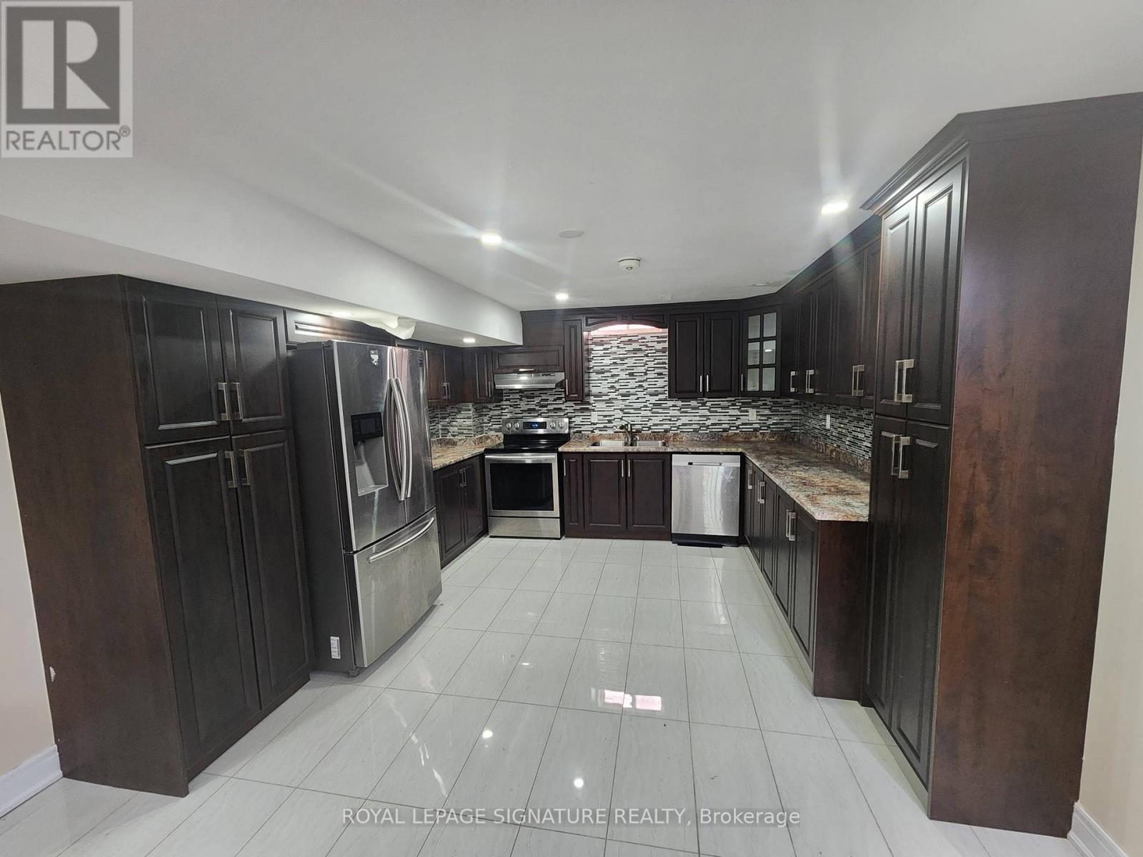 Bsmt - 6 Venue Road, Brampton, Ontario  L6P 4E5 - Photo 11 - W13012206
