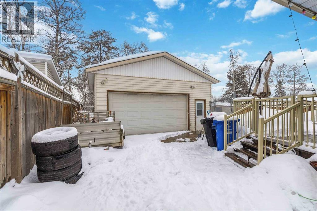 18 Clark Crescent, Fort Mcmurray, Alberta  T9H 1M8 - Photo 2 - A2299550