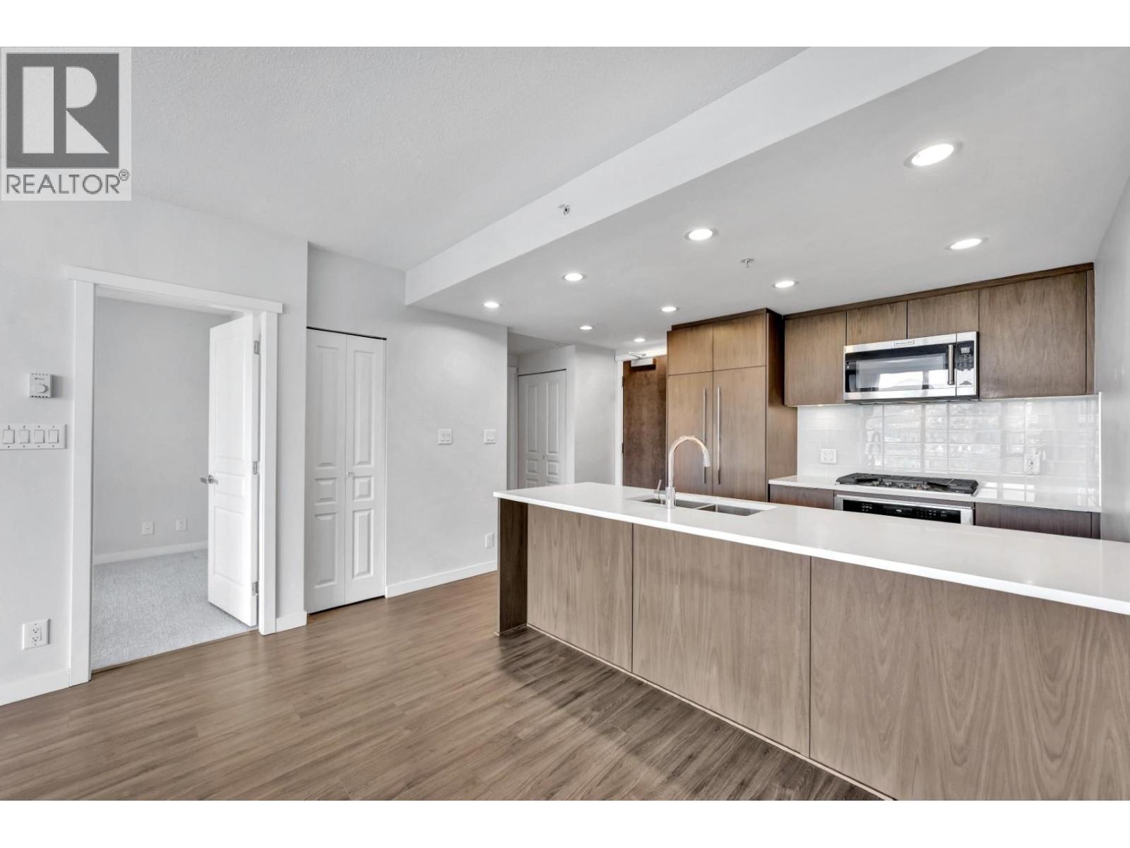 2206 3100 Windsor Gate, Coquitlam, British Columbia  V3B 0P3 - Photo 7 - R3118220