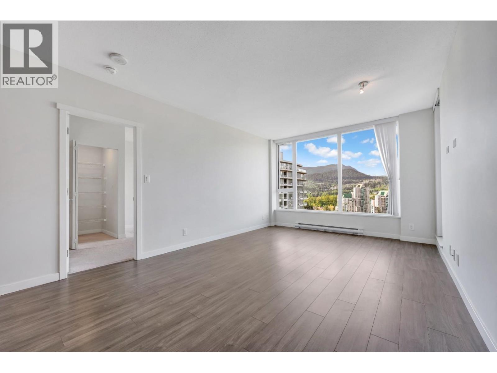 2206 3100 Windsor Gate, Coquitlam, British Columbia  V3B 0P3 - Photo 3 - R3118220