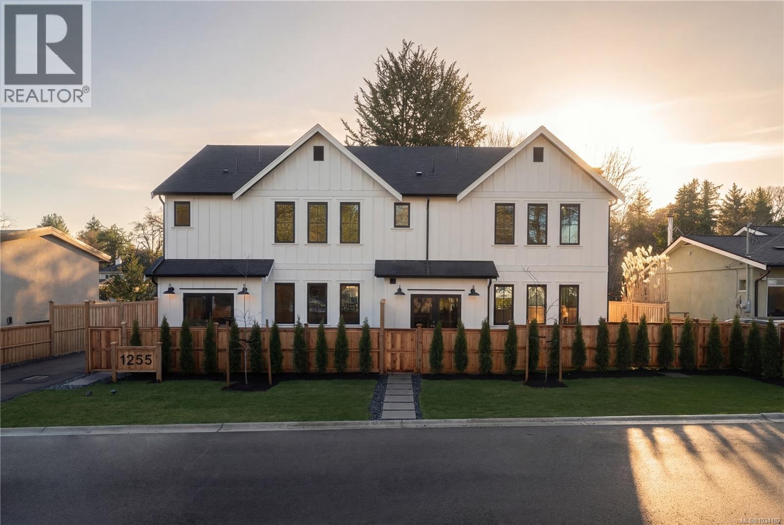 B 1255 Dunsterville Ave, Saanich, British Columbia