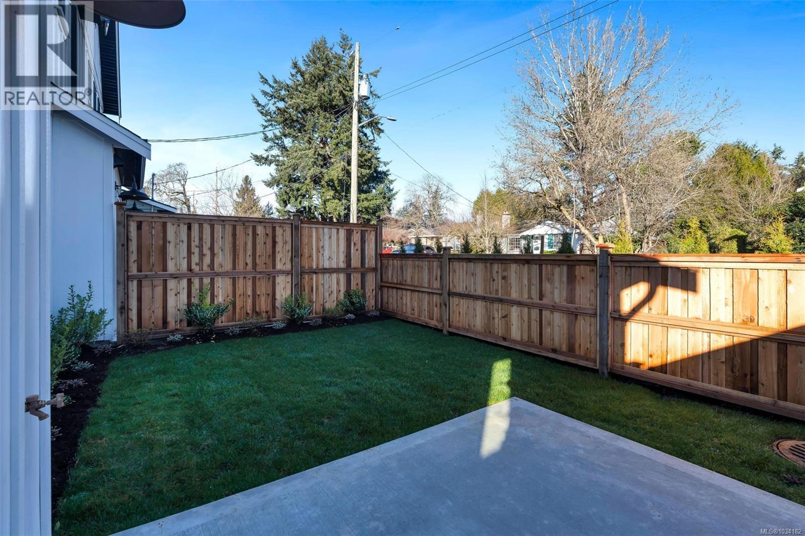 B 1255 Dunsterville Ave, Saanich, British Columbia  V8Z 2W9 - Photo 19 - 1034182