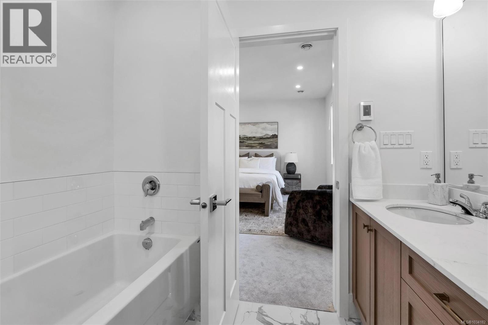 B 1255 Dunsterville Ave, Saanich, British Columbia  V8Z 2W9 - Photo 33 - 1034182