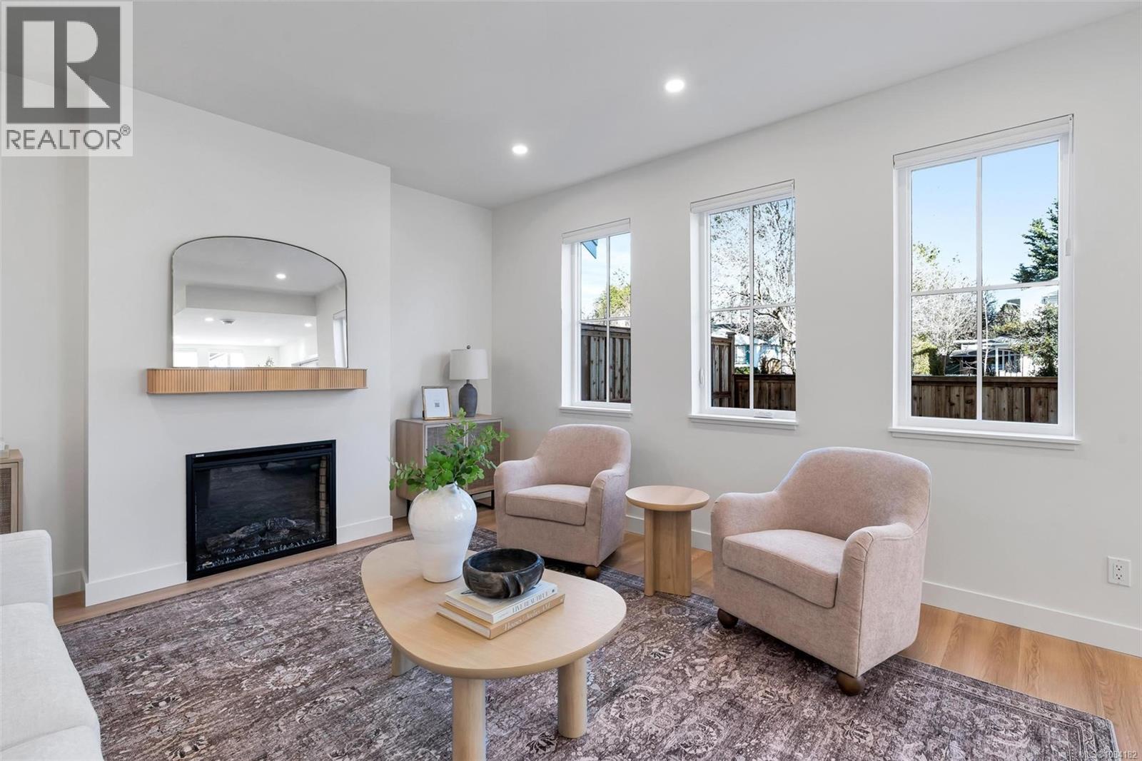B 1255 Dunsterville Ave, Saanich, British Columbia  V8Z 2W9 - Photo 4 - 1034182