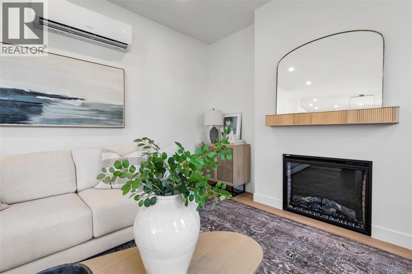 B 1255 Dunsterville Ave, Saanich, British Columbia  V8Z 2W9 - Photo 5 - 1034182