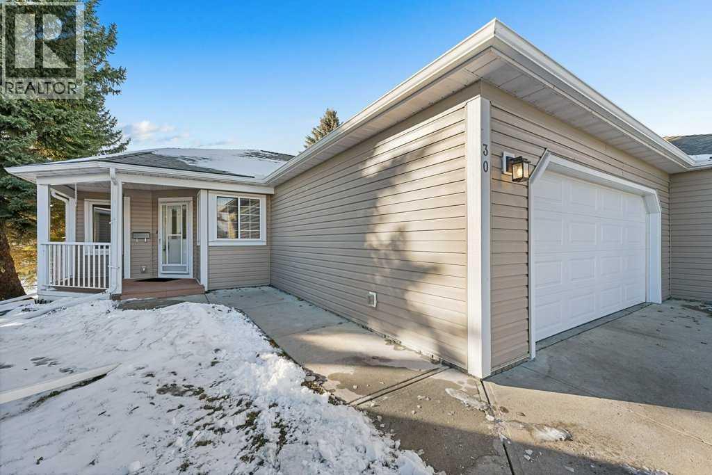 30 Douglasbank Gardens SE, Calgary, Alberta  T2Z 2C9 - Photo 3 - A2291894