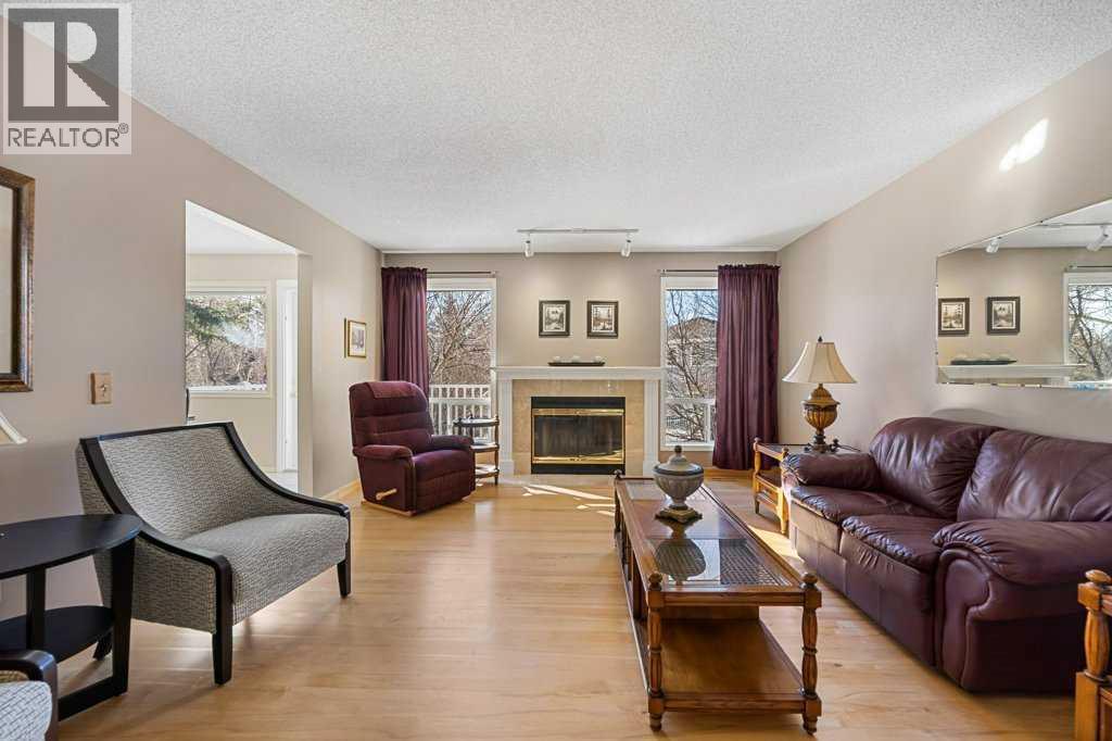 30 Douglasbank Gardens SE, Calgary, Alberta  T2Z 2C9 - Photo 9 - A2291894
