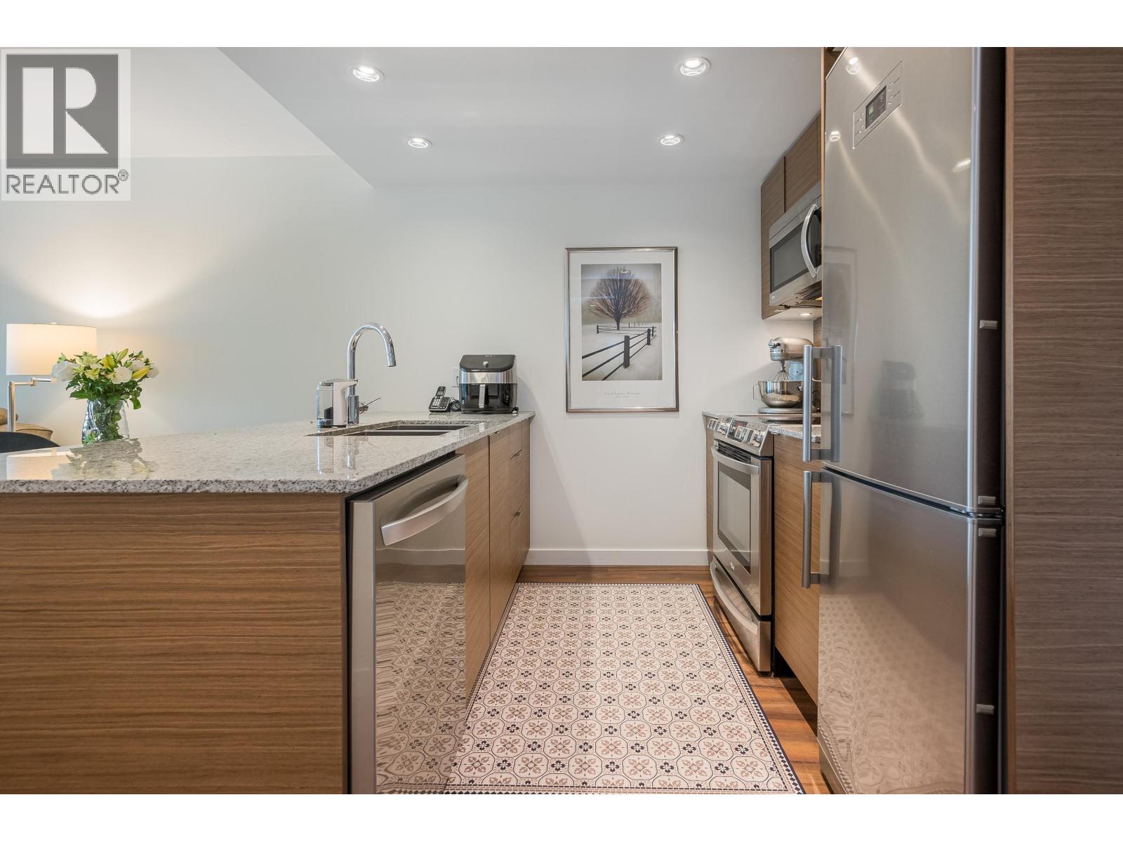 319 135 E 17th Street, North Vancouver, British Columbia  V7L 0C4 - Photo 5 - R3109061