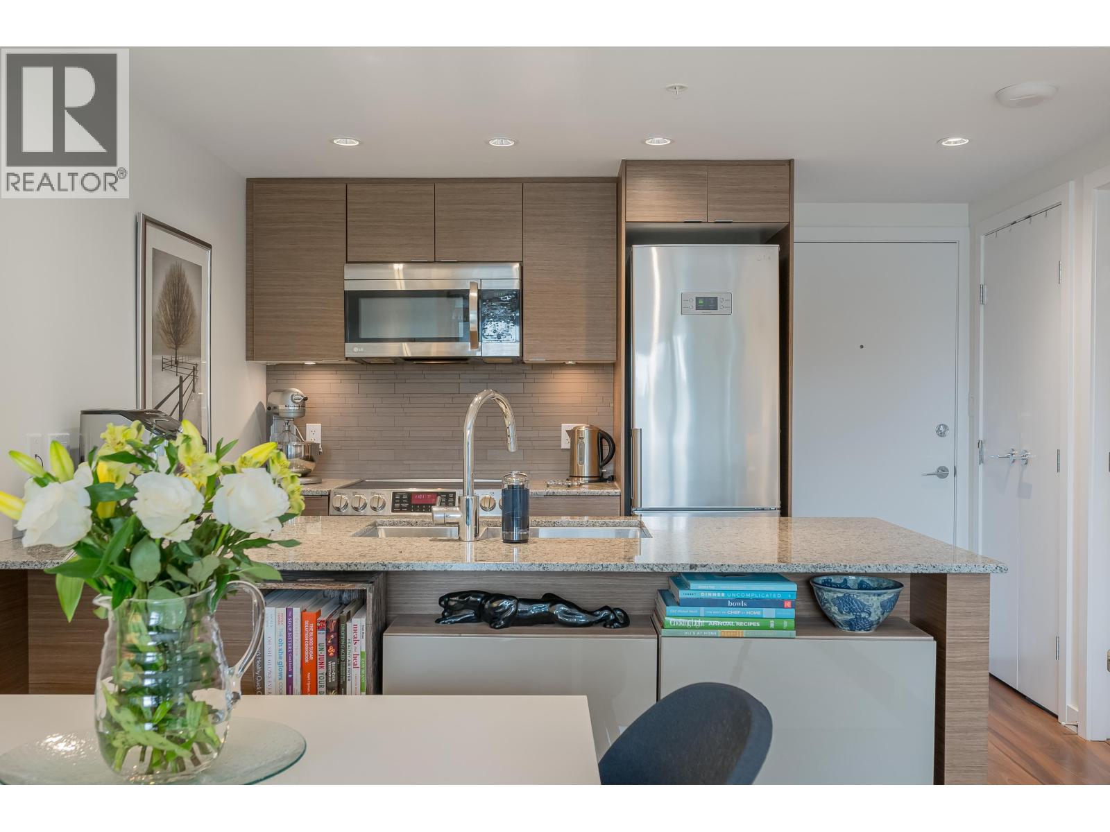 319 135 E 17th Street, North Vancouver, British Columbia  V7L 0C4 - Photo 6 - R3109061