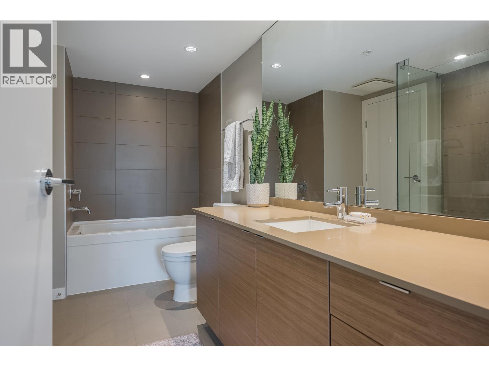 319 135 E 17th Street, North Vancouver, British Columbia  V7L 0C4 - Photo 21 - R3109061