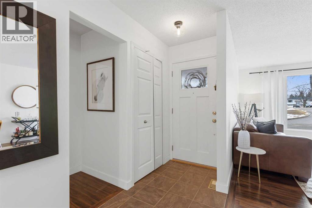 12019 Canfield Green SW, Calgary, Alberta  T2W 1V3 - Photo 10 - A2304400