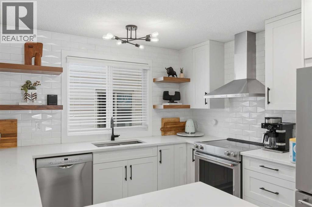 12019 Canfield Green SW, Calgary, Alberta  T2W 1V3 - Photo 1 - A2304400