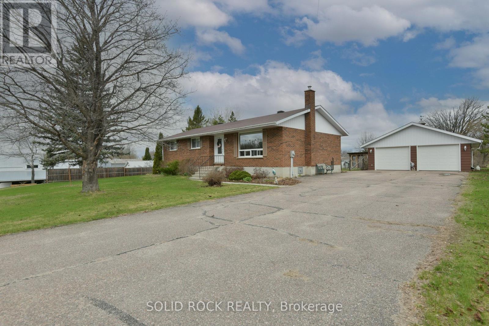 22 Creek Street, Whitewater Region, Ontario  K0J 2L0 - Photo 2 - X13070650