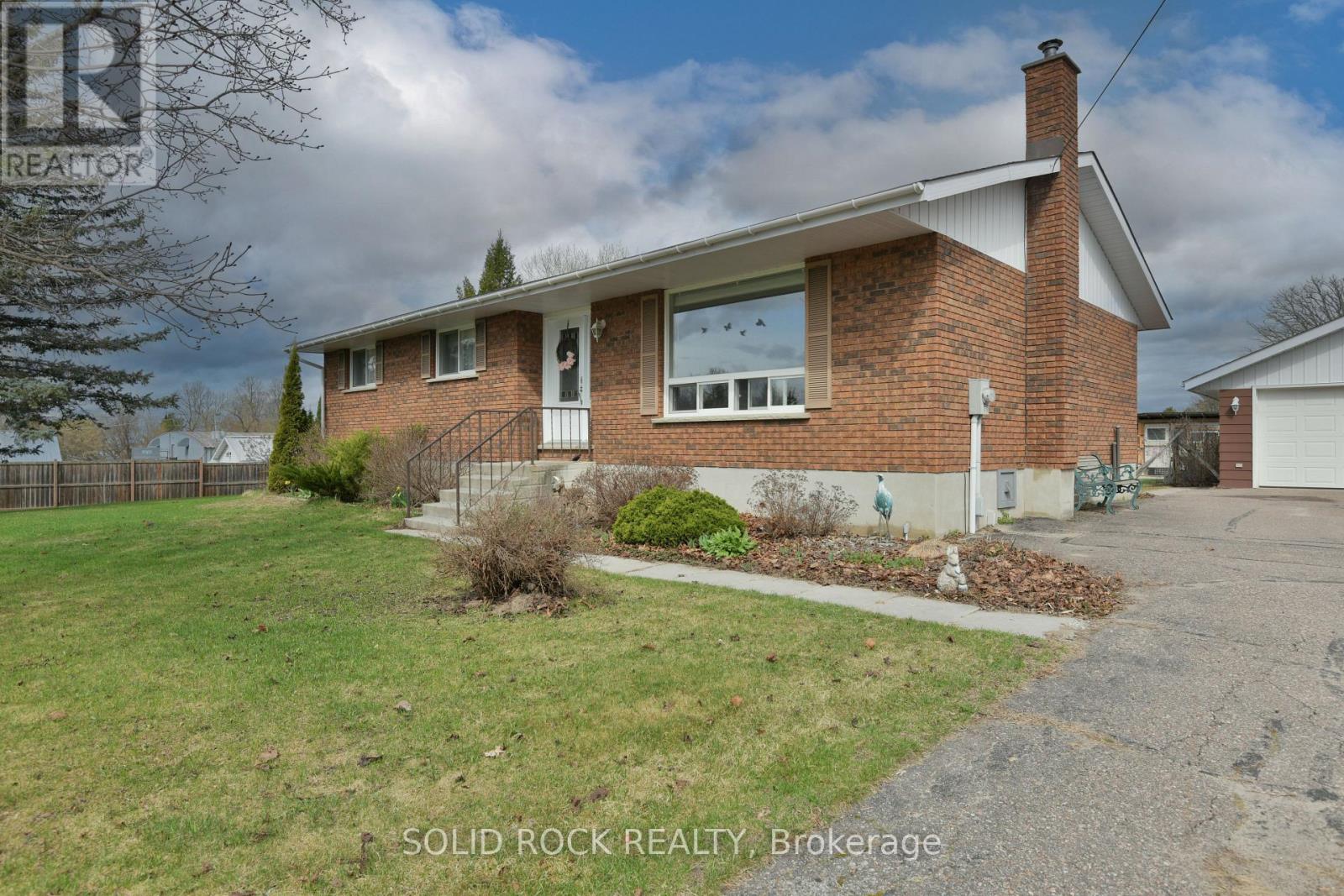 22 Creek Street, Whitewater Region, Ontario  K0J 2L0 - Photo 3 - X13070650