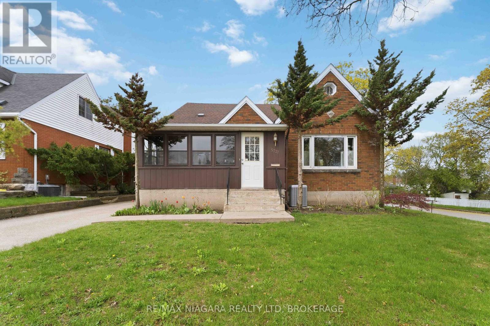 5737 Lowell Avenue, Niagara Falls, Ontario  L2G 4E4 - Photo 1 - X13070346