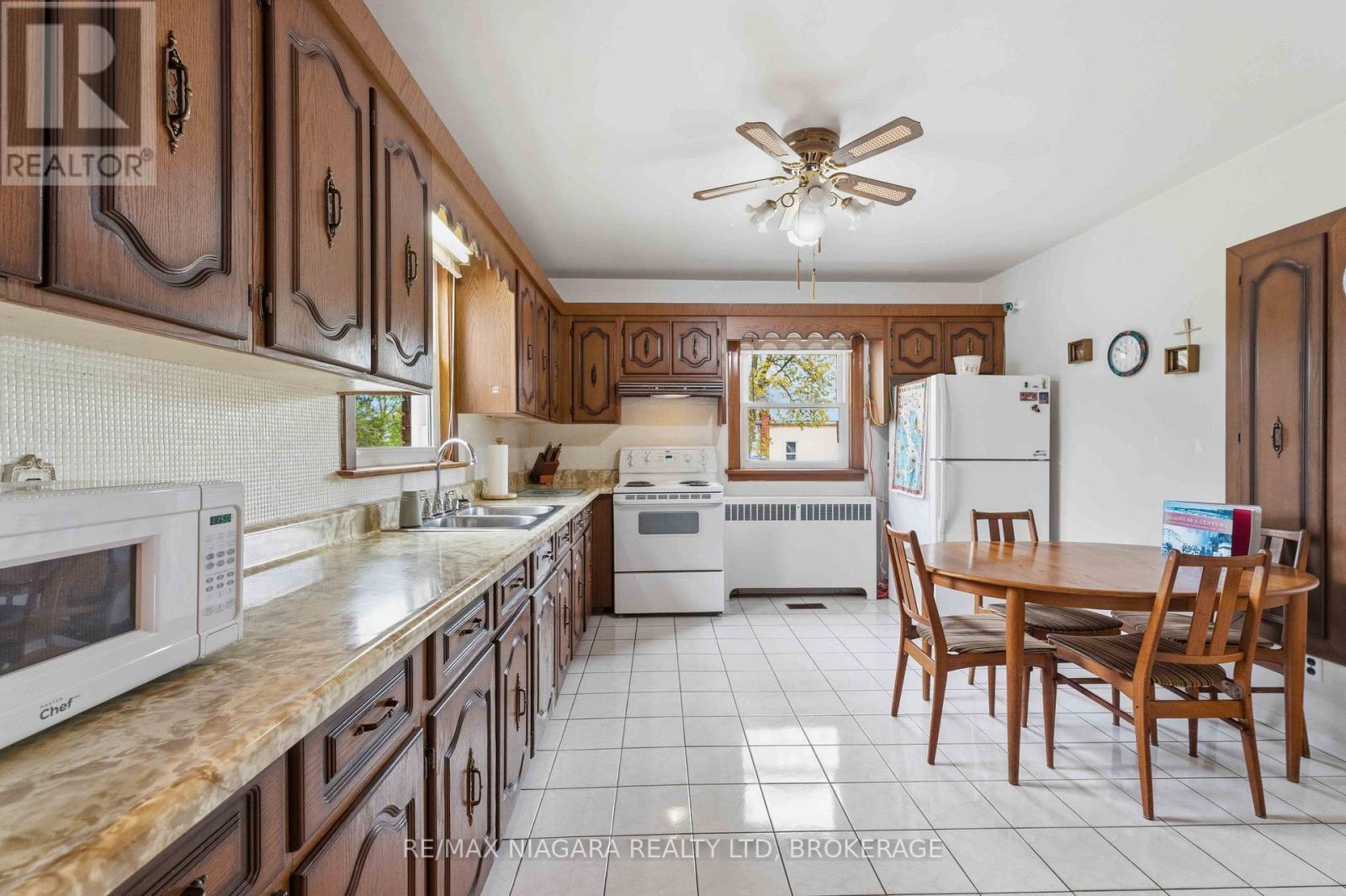 5737 Lowell Avenue, Niagara Falls, Ontario  L2G 4E4 - Photo 16 - X13070346