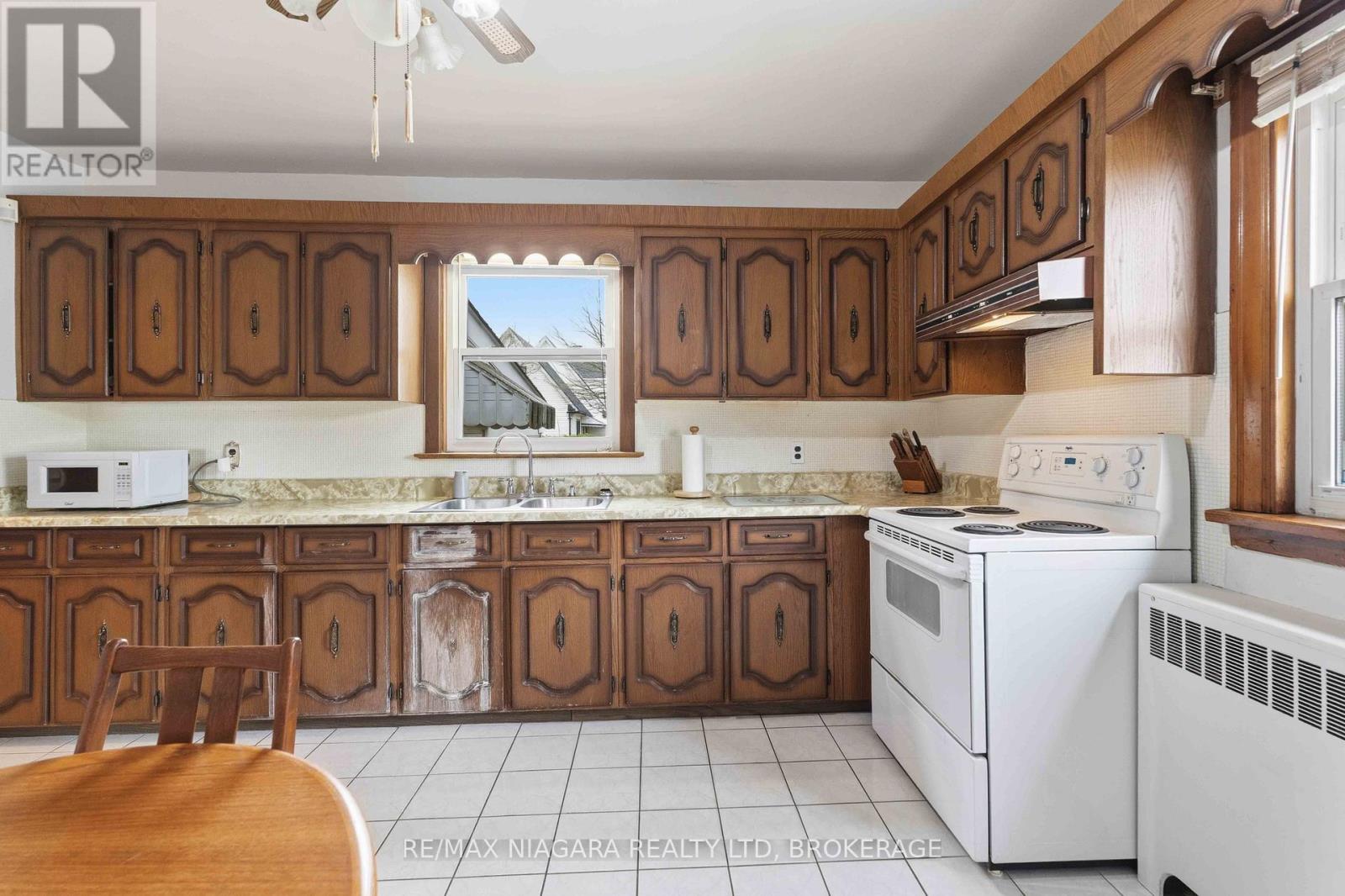 5737 Lowell Avenue, Niagara Falls, Ontario  L2G 4E4 - Photo 18 - X13070346