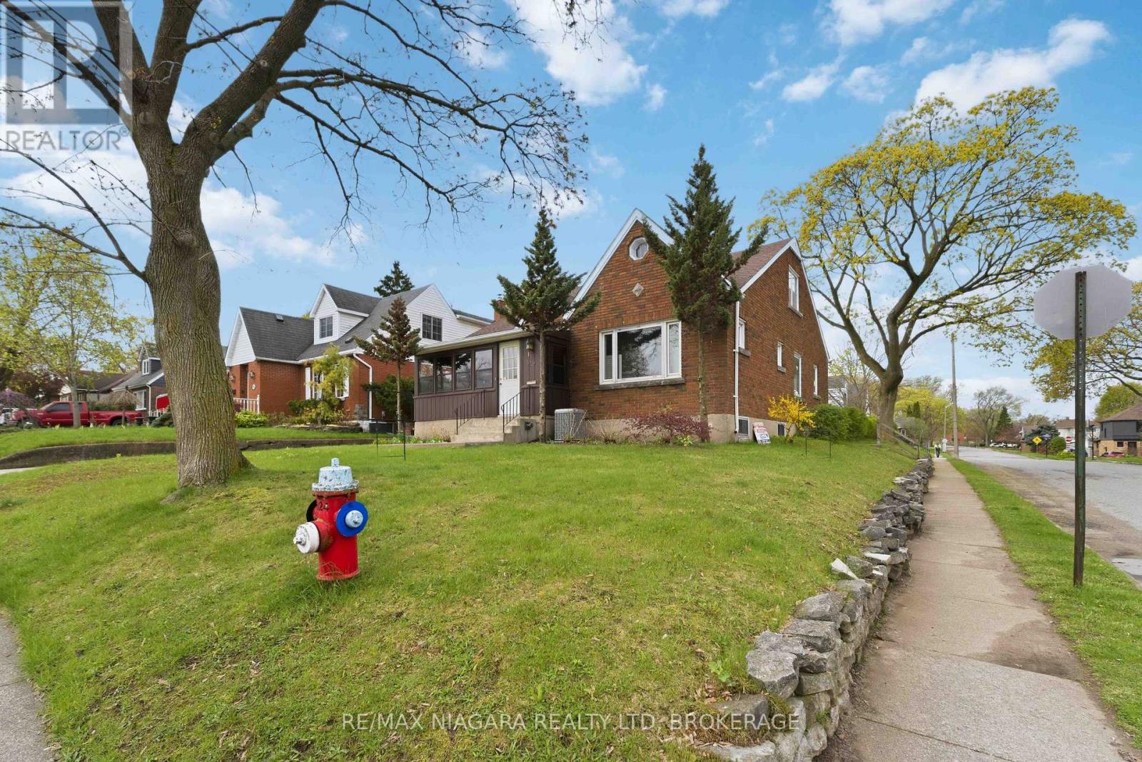 5737 Lowell Avenue, Niagara Falls, Ontario  L2G 4E4 - Photo 3 - X13070346