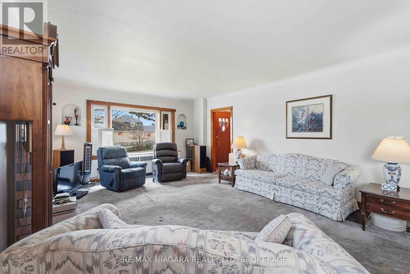 5737 Lowell Avenue, Niagara Falls, Ontario  L2G 4E4 - Photo 7 - X13070346