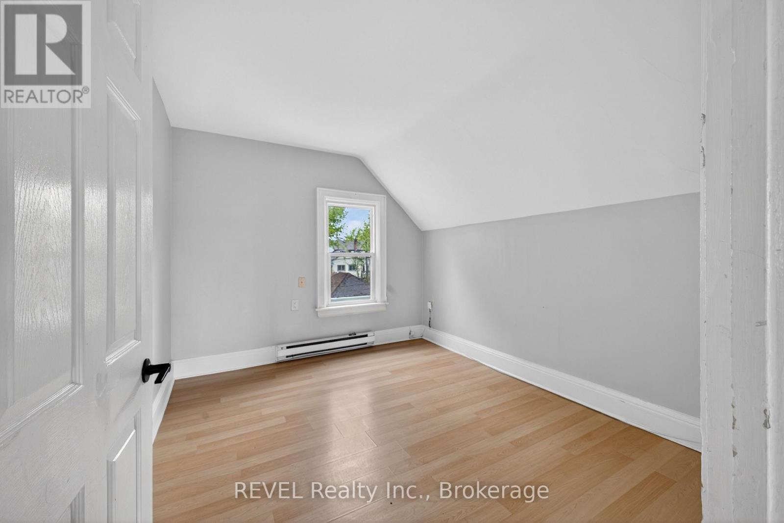 2-Upper - 228 Dufferin Street, Fort Erie, Ontario  L2A 2T6 - Photo 7 - X13070370