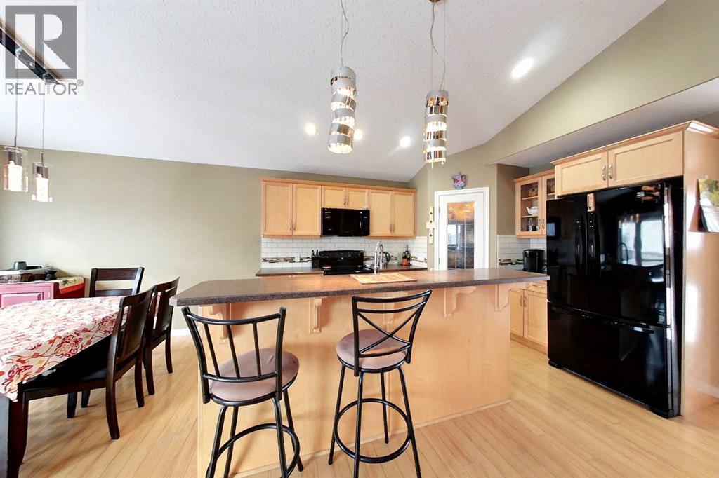725 10 Street SE, Slave Lake, Alberta  T0G 2A3 - Photo 8 - A2293347