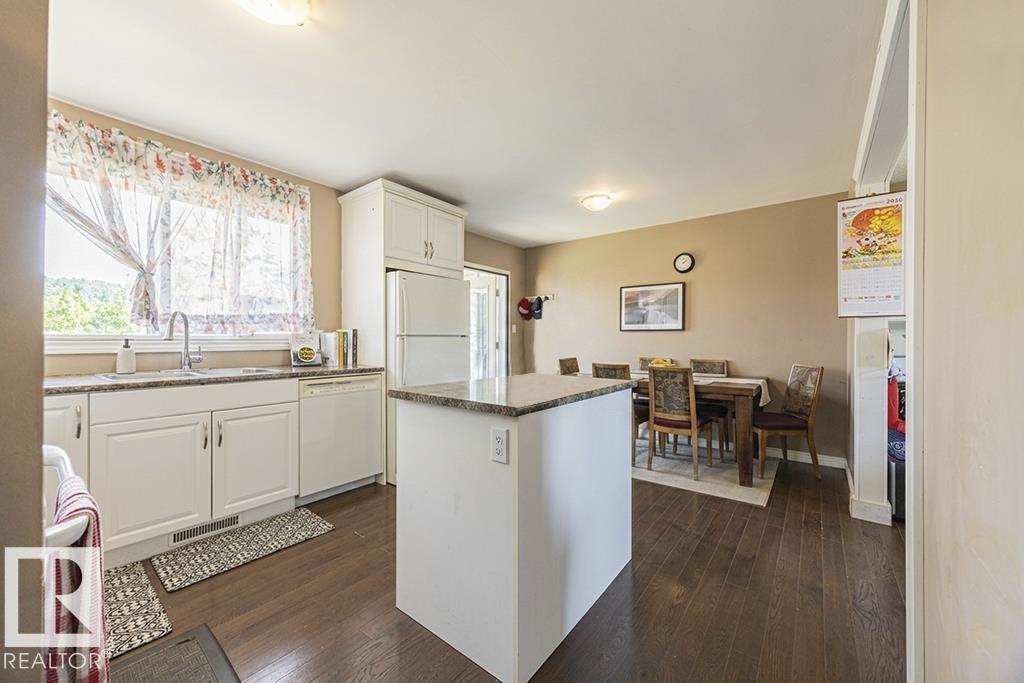 9827 152 St Nw, Edmonton, Alberta  T5P 1X2 - Photo 4 - E4485236