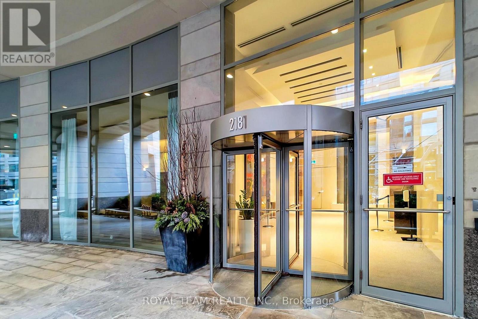 2312 - 2181 Yonge Street, Toronto, Ontario  M4S 2B1 - Photo 4 - C13070374