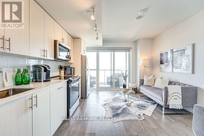 1807 - 2550 Simcoe Street N, Oshawa, Ontario  L1L 0R5 - Photo 3 - E13070352