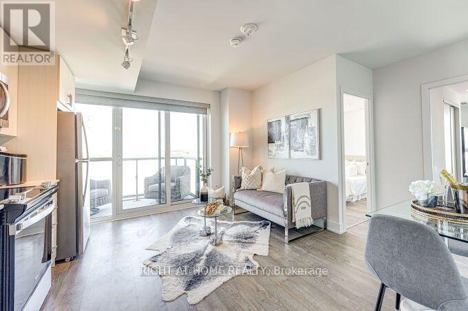 1807 - 2550 Simcoe Street N, Oshawa, Ontario  L1L 0R5 - Photo 4 - E13070352
