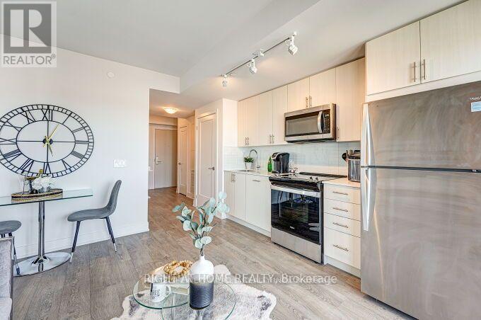 1807 - 2550 Simcoe Street N, Oshawa, Ontario  L1L 0R5 - Photo 8 - E13070352