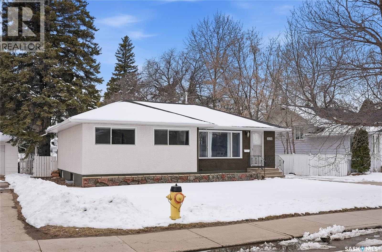 1604 Preston Avenue S, Saskatoon, Saskatchewan  S7H 2V8 - Photo 3 - SK034467