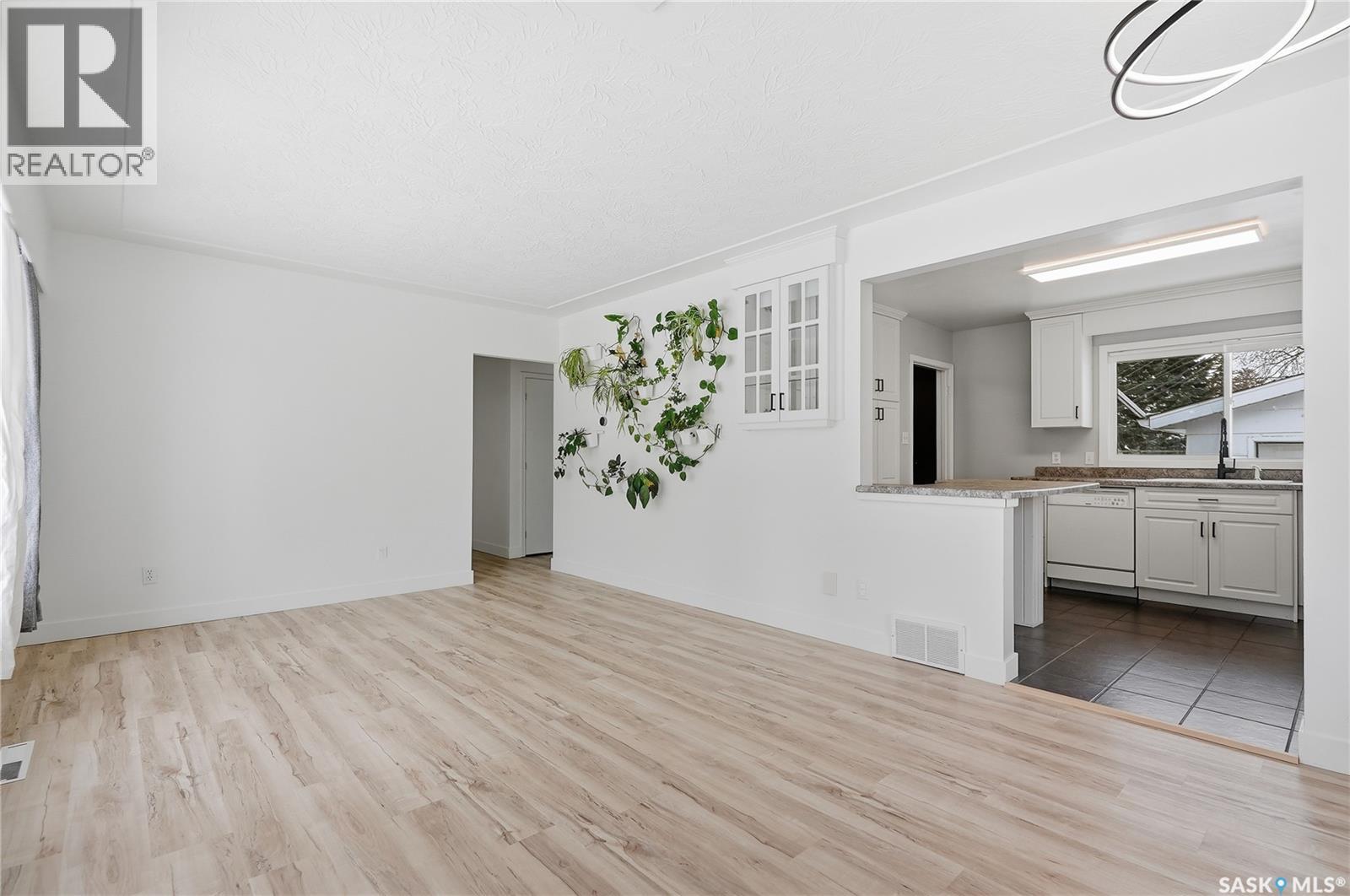 1604 Preston Avenue S, Saskatoon, Saskatchewan  S7H 2V8 - Photo 5 - SK034467