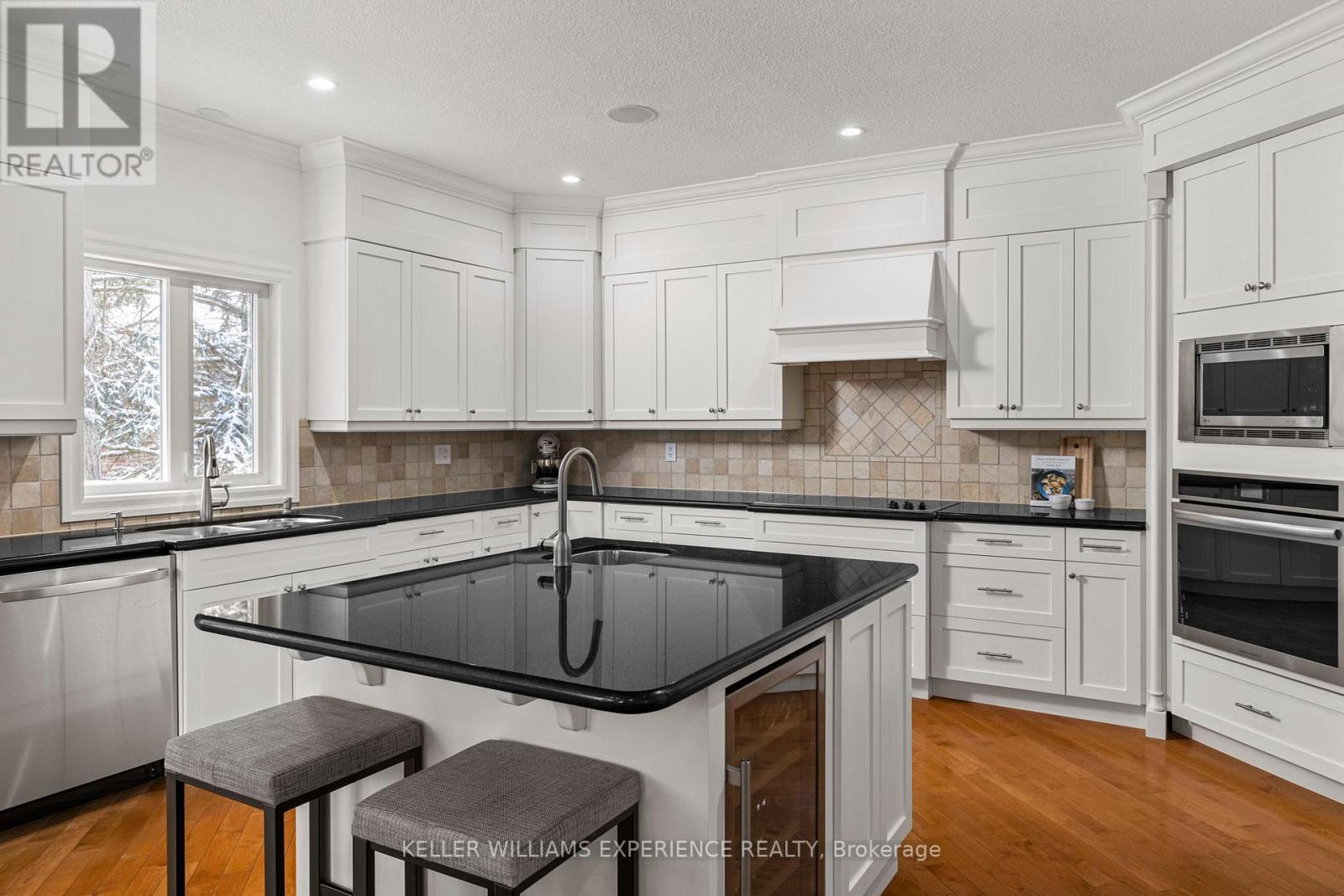 7 Highland Drive, Oro-Medonte (Horseshoe Valley), Ontario  L0L 2L0 - Photo 9 - S13070632