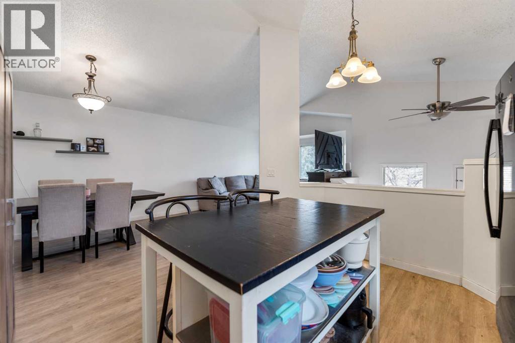 15 Erin Green Way Se, Calgary, Alberta  T2B 3C2 - Photo 14 - A2300306