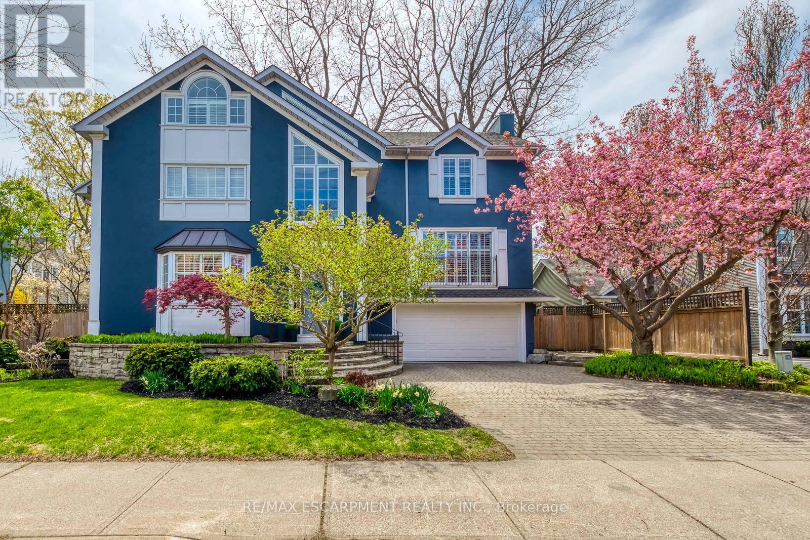 48 FORSYTHE STREET, Oakville, Ontario