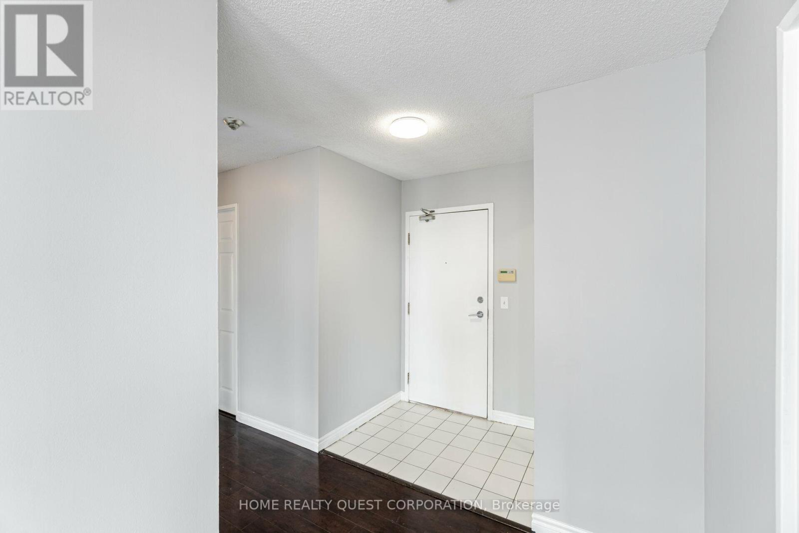 1410 - 325 Webb Drive, Mississauga, Ontario  L5B 3Z9 - Photo 3 - W13070350