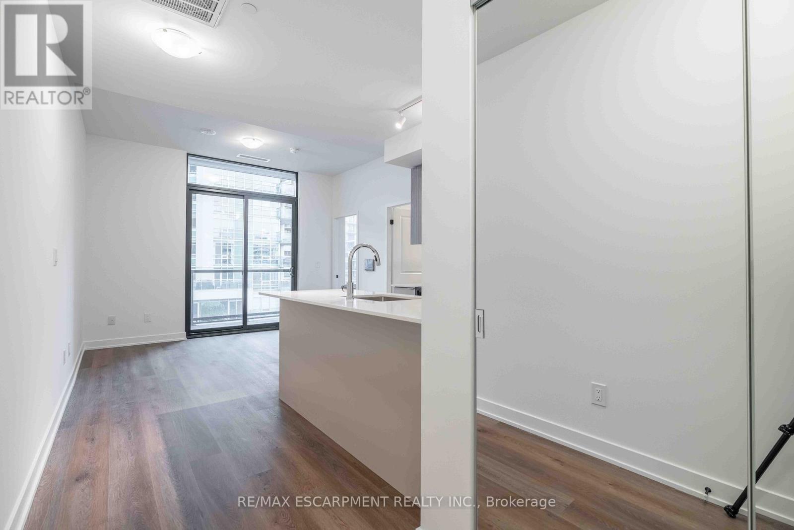 416 - 2075 Lakeshore Road, Burlington, Ontario  L7R 0H3 - Photo 2 - W13070430