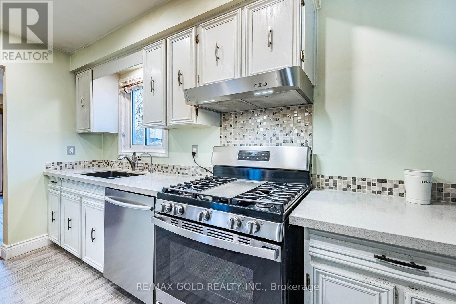 41 Simmons Boulevard, Brampton, Ontario  L6V 3W5 - Photo 8 - W13070486