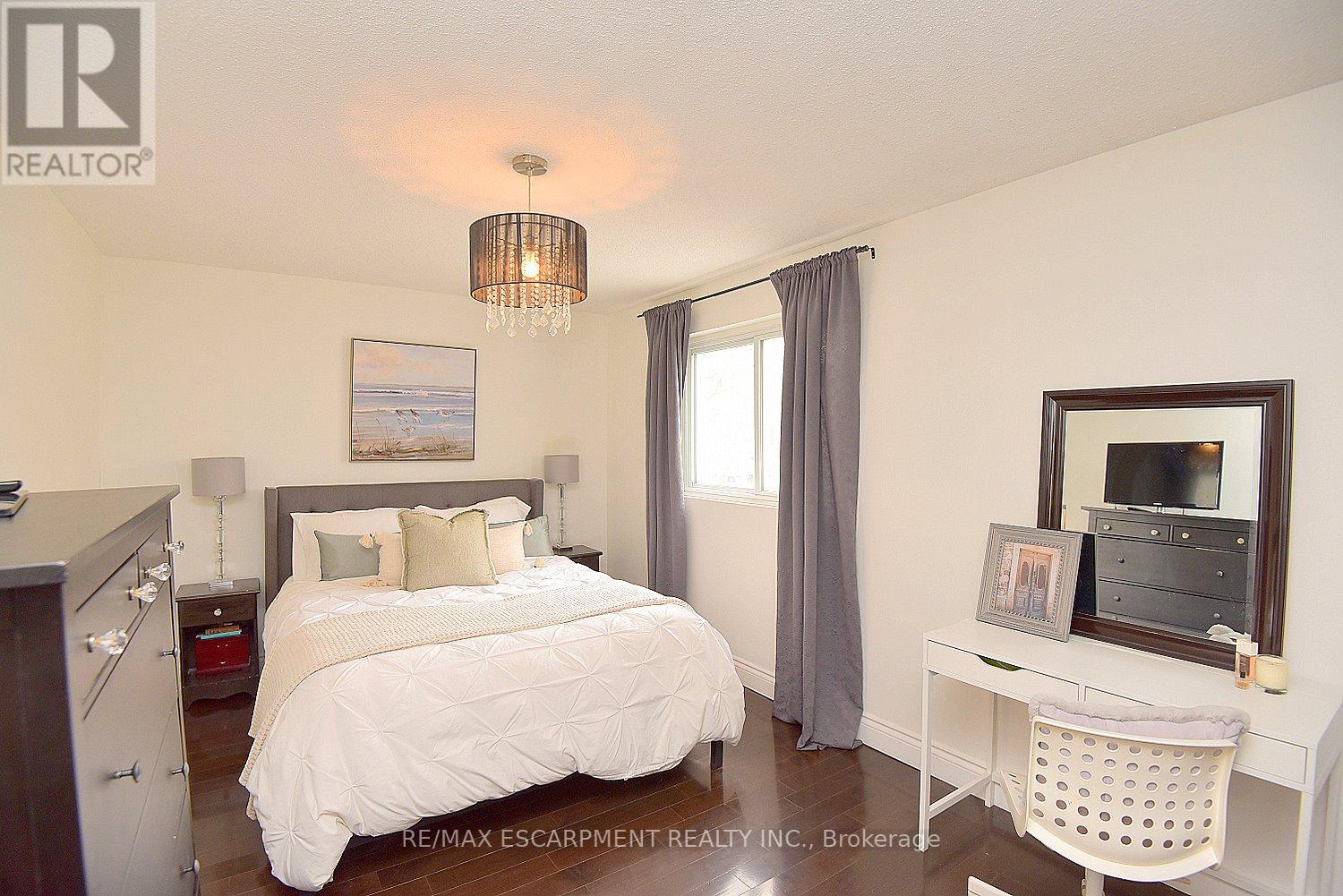 1 - 477 Woodview Road, Burlington, Ontario  L7N 2Z9 - Photo 21 - W13070536