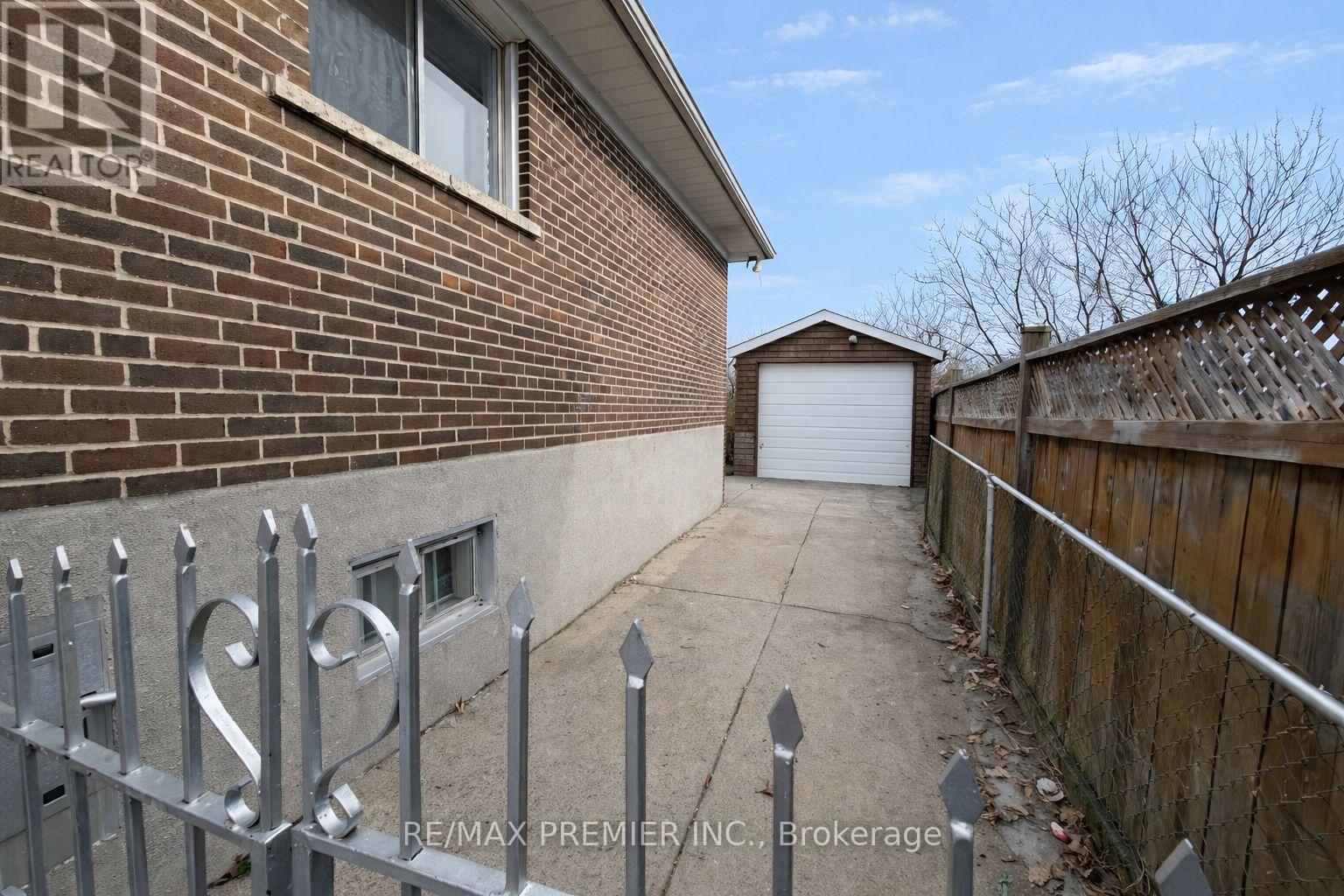 Main Floor - 199 Gracedale Boulevard, Toronto, Ontario  M9L 2C3 - Photo 13 - W13070576
