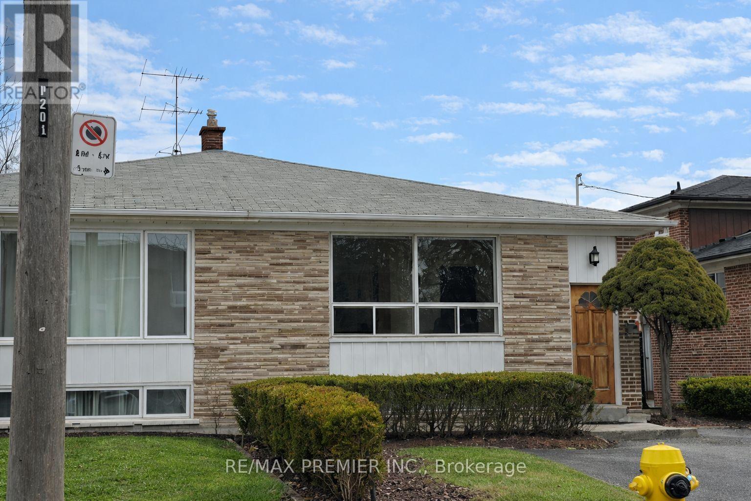 Main Floor - 199 Gracedale Boulevard, Toronto, Ontario  M9L 2C3 - Photo 2 - W13070576