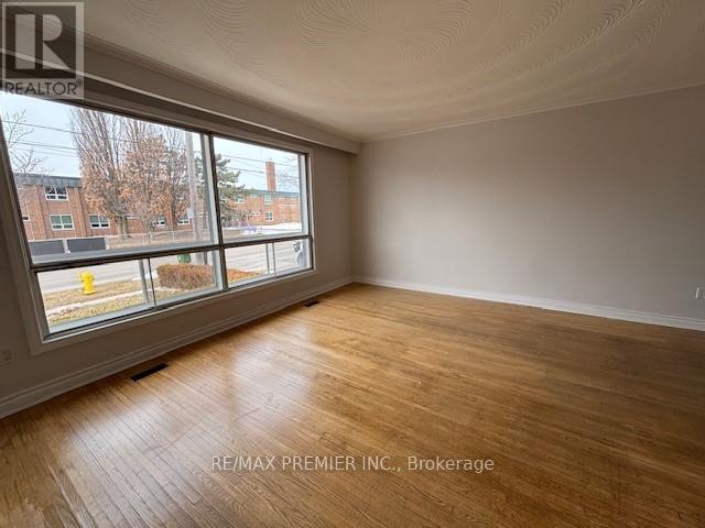 Main Floor - 199 Gracedale Boulevard, Toronto, Ontario  M9L 2C3 - Photo 5 - W13070576