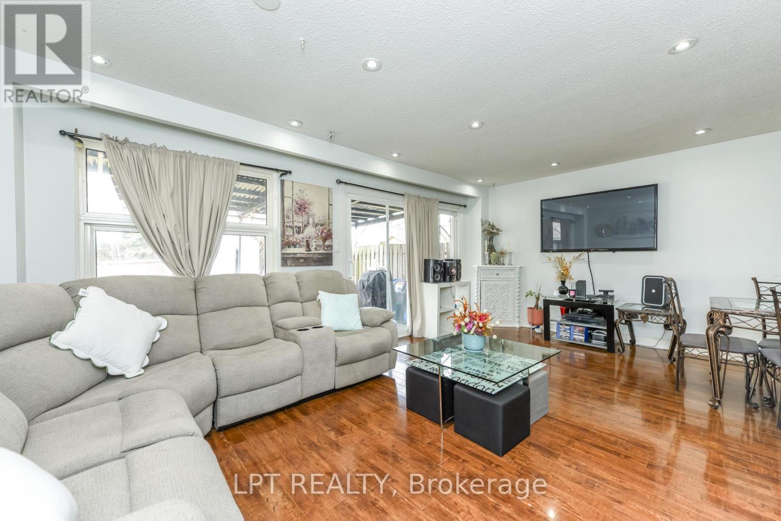 7101 Codlin Avenue, Mississauga, Ontario  L4T 2M3 - Photo 17 - W13070578