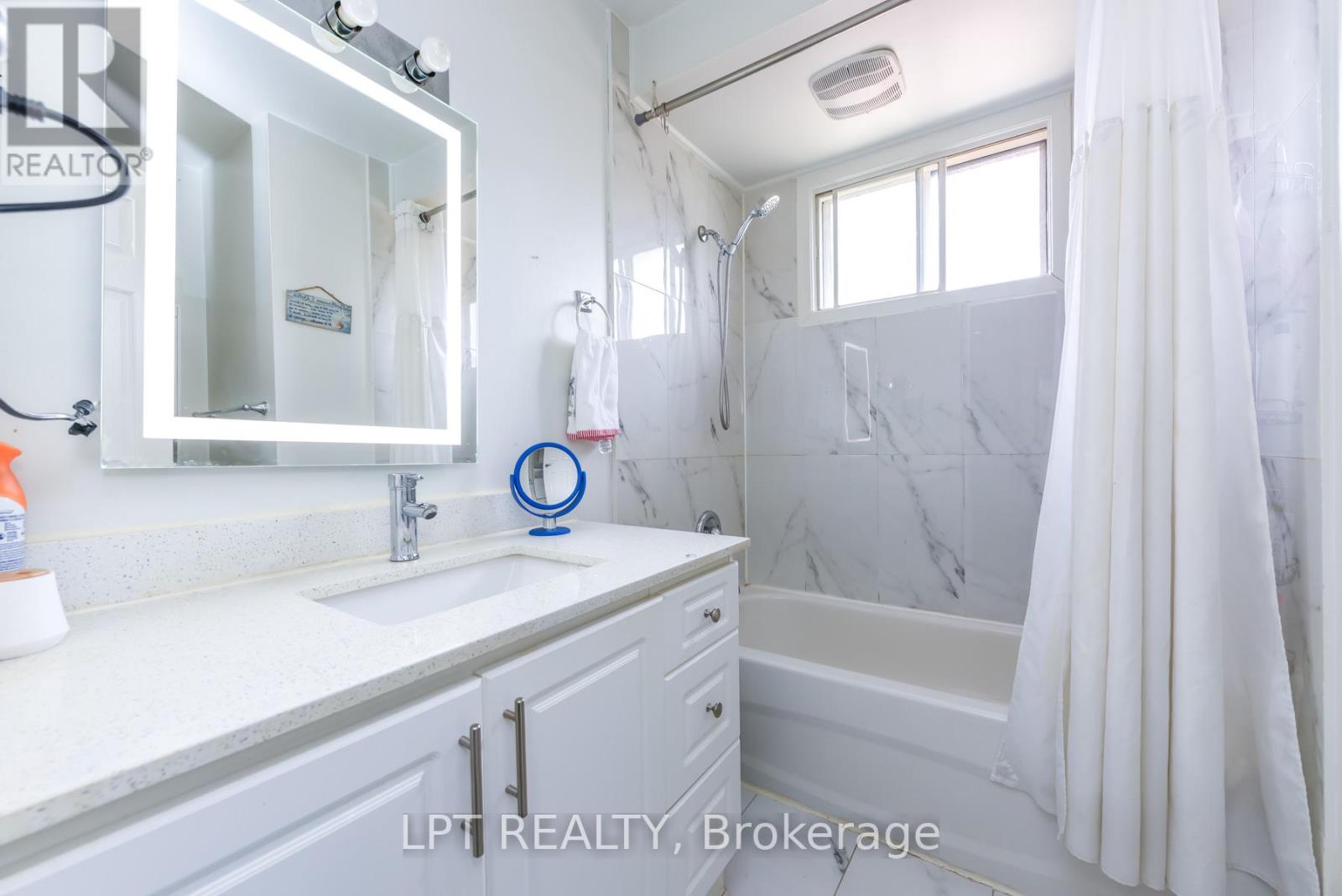 7101 Codlin Avenue, Mississauga, Ontario  L4T 2M3 - Photo 26 - W13070578