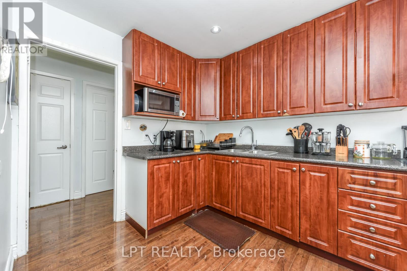 7101 Codlin Avenue, Mississauga, Ontario  L4T 2M3 - Photo 5 - W13070578